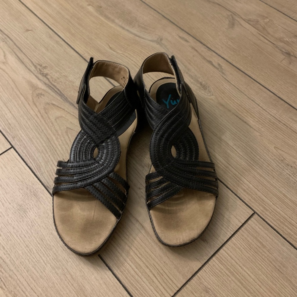yuu sandals